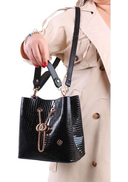 Orta Boy Özel Aksesuarlı Ağzı Büzgülü 2 Askılı Premium Kadın Omuz Çantası 2067 modelleri