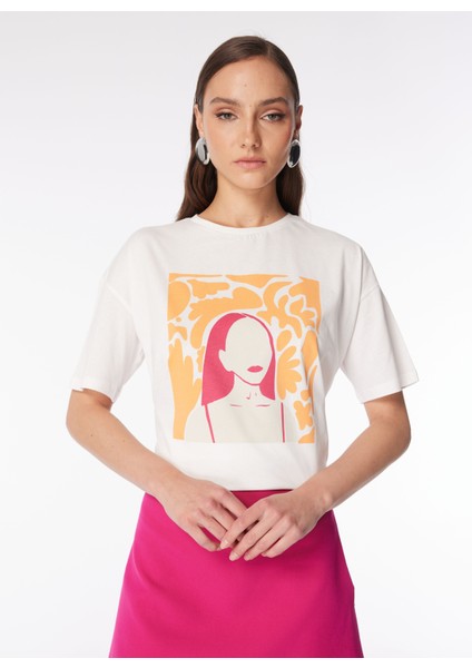 Kırık Beyaz Kadın Bisiklet Yaka Basic T-Shirt F4SL-TST0217