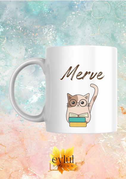 Merve Isimli Kitap ve Kedili Kişiye Özel Özel Tasarım Baskılı Kupa Bardak Hediye Kahve Çay Bardağı