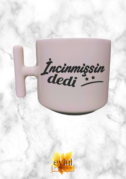 Incinmişsin Dedi Yazılı Eğlenceli Krem Rengi T Saplı Özel Tasarım Baskılı T Kupa Bardak