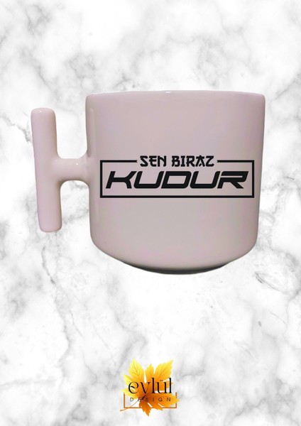 Sen Biraz Kudur Yazılı Eğlenceli Krem Rengi T Saplı Özel Tasarım Baskılı T Kupa Bardak