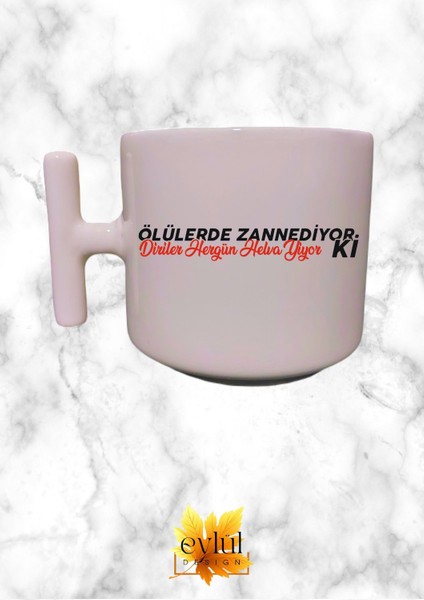 Ölüler De Zannediyor Ki Kolpaçino Eğlenceli Krem Rengi T Saplı Özel Tasarım Baskılı T Kupa Bardak