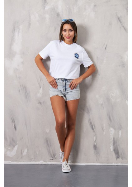 The Champ May All Negative Energy Yazılı Nazar Tasarım Oversize Beyaz Kadın T-Shirt fırsatları