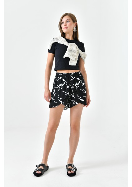 Siyah Beli Lastikli Önü Parçalı Dokuma Şort fırsatları