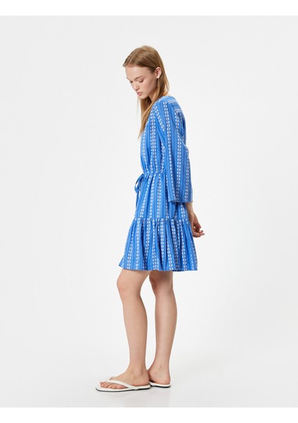 Mini Elbise V Yaka Desenli Düğmeli Uzun Kollu Büzgü Detaylı Volanlı