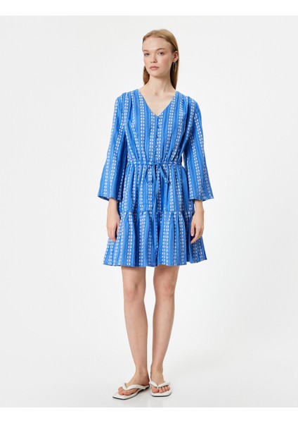 Mini Elbise V Yaka Desenli Düğmeli Uzun Kollu Büzgü Detaylı Volanlı modelleri