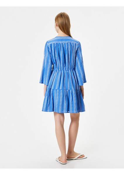 Mini Elbise V Yaka Desenli Düğmeli Uzun Kollu Büzgü Detaylı Volanlı fırsatları