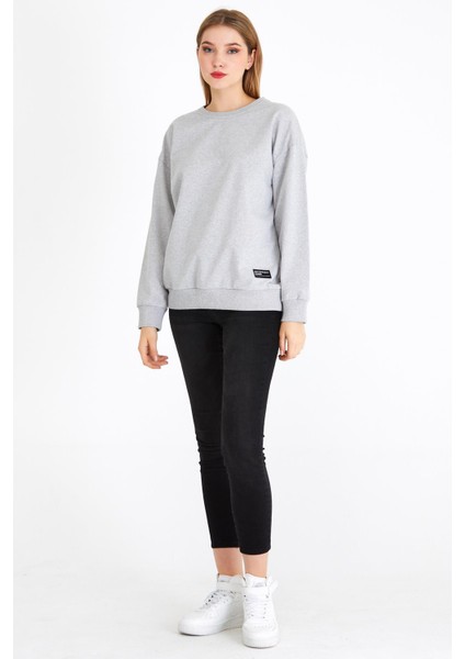 Kadın Gri Basic Bisiklet Yaka Regular Fit Rahat Sweatshirt fırsatları