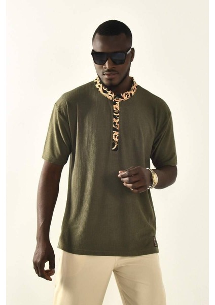 Haki Yaka Detaylı T-Shirt
