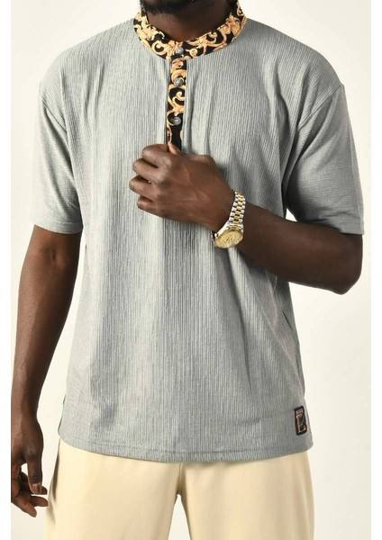 Gri Yaka Detaylı T-Shirt