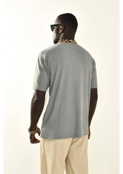 Gri Yaka Detaylı T-Shirt fırsatları