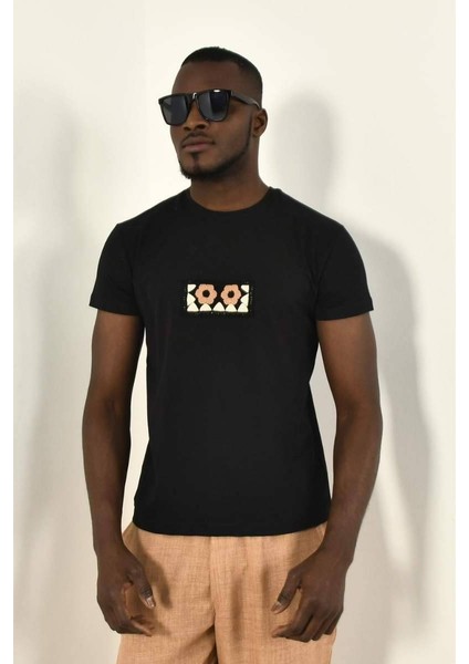 Siyah Çiçekli Örgü Detay Bisiklet Yaka Tshirt