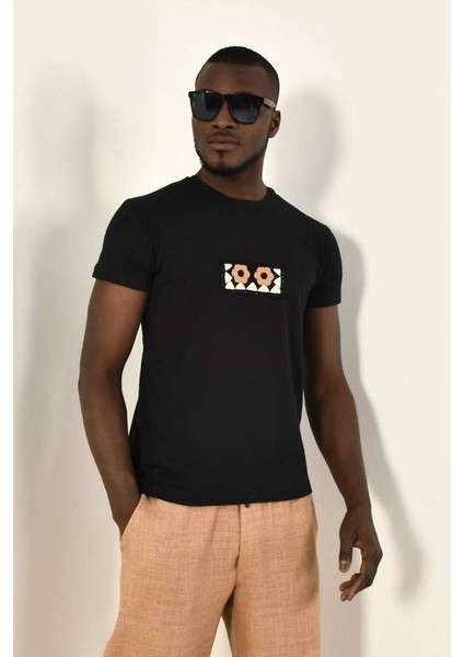 Siyah Çiçekli Örgü Detay Bisiklet Yaka Tshirt