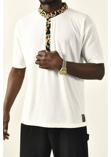 Beyaz Yaka Detaylı T-Shirt