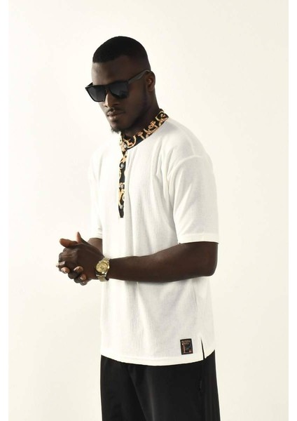 Beyaz Yaka Detaylı T-Shirt fırsatları