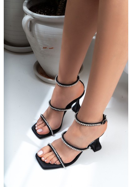 Sofia Siyah Saten Taş Detay Topuklu Kadın Sandalet fiyatları