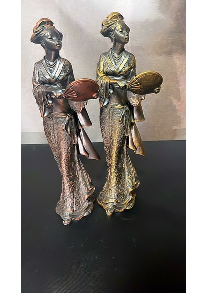 ayna tutan kadın modelleri