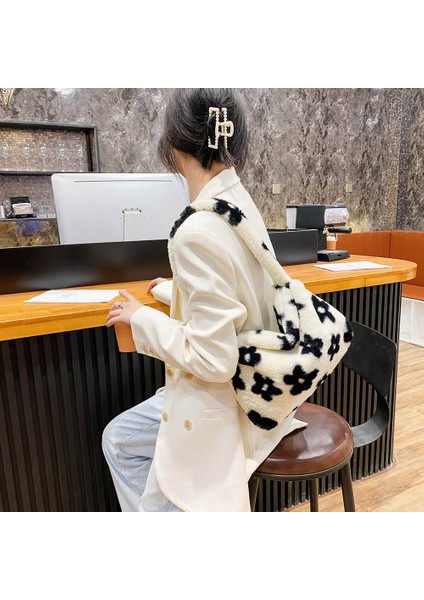 No.23 Stili 2021 Ins Moda Peluş Yumuşak Crossbody Çanta Küçük Koltukaltı Omuz Kabarık Bayan Omuz Çanta Kadın Basit Tote Kadınlar Için (Yurt Dışından) fiyatları