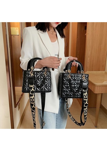 2 Pembe Stil L Beden Wome Için Lüks Tasarım Bez Çantalar Yeni Moda Çantalar Bayan Omuz Çantaları Trend Lingge Zinciri Crossbody Çanta ve Çanta (Yurt Dışından) modelleri