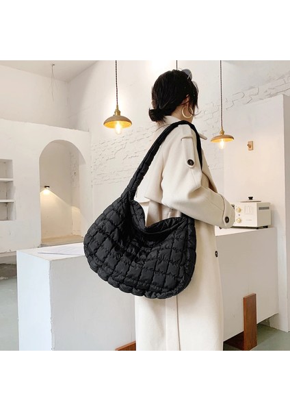 Fildişi Tarzı Kafes Desen Kadın Omuzdan Askili Çanta Düz Renk Koltuk Altı Çantası Yumuşak Kadın Bayan Kış Düz Renk Bulut Kapitone Omuzdan Askili Çanta (Yurt Dışından) fırsatları