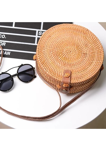 No.5 Tarzı 2020 Yeni Bali Vintage El Yapımı Crossbody Deri Çanta Yuvarlak Plaj Çantası Kızlar Daire Kamış Örgü Çanta Küçük Bohem Omuzdan Askili Çanta Kadın (Yurt Dışından) indirimleri