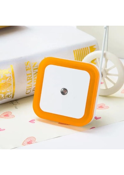 Beyaz Stil Sarı Işık Sensörü Otomatik Kontrol Mini Gece Lambası Ab Abd Tak Yenilik Kare Bebek Çocuk Yatak Odası Lambası Ay Romantik Renkli Işıklar Ampuller (Yurt Dışından) indirimleri