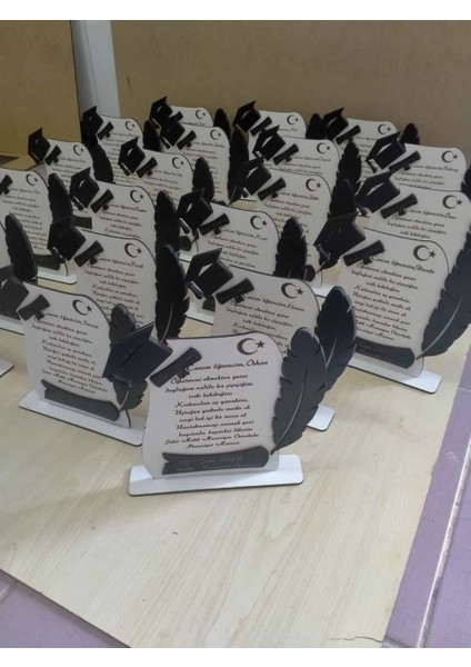 Mezuniyet Hatırası (Plaket) Kişiye Özel Isim Yazılı 5 adet Gönderilecektir.
