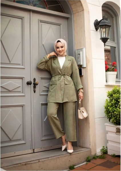 Beli Bağlamalı Çeket ve Pantolonlu Keten Takım