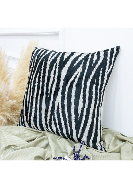 Miri Zebra Desenli El Yapımı Ikat Kırlent 50X50 cm