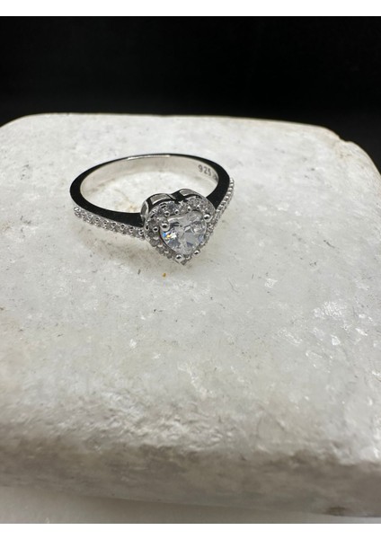 Beyaz Zirkon Kalp Taşlı Gümüş Yüzük