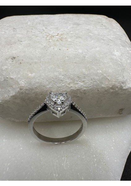 Beyaz Zirkon Kalp Taşlı Gümüş Yüzük modelleri