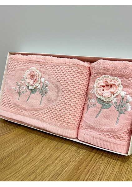 3d Çiçek Işlemeli Kutulu Çeyizlik 1 Adet 50 x 90 cm El Yüz Havlusu 1 Adet 30 x 50 cm Mutfak Havlu