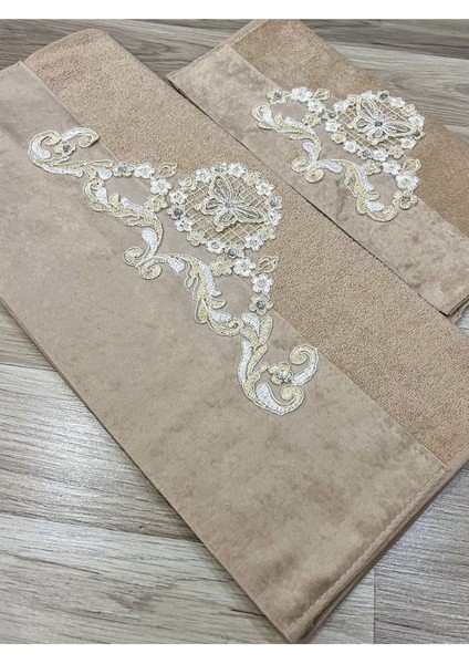Fransız Güpür Işlemeli Kadife Çeyizlik 1 Adet 50 x 90 cm El Yüz Havlusu 1 Adet 30 x 50 cm Mutfak Havlu