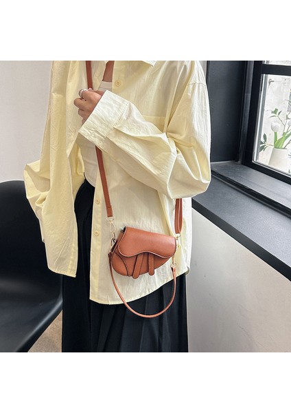 Kadınlar Için Batı Tarzı Küçük Çanta 2024 Kişilik Popüler Yeni Moda Kontrast Renk Kore Tarzı Tek Omuz Crossbody Eyer Çantası (Yurt Dışından) fırsatları