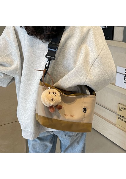 Hafif Çanta Kadın Yeni 2024 Naylon Kumaş Crossbody Küçük Çanta Ilkbahar ve Yaz Çok Yönlü Yabancı Stil Rahat Mektup Çantası (Yurt Dışından) modelleri