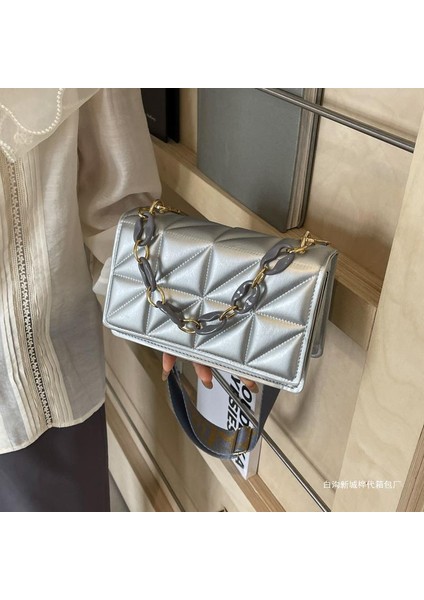 Batı Tarzı Işe Gidip Gelen Bayanlar Küçük Kare Çanta 2024 Yeni Akrilik Zincir Moda Moda Omuz Çantası Basit Çapraz Vücut Çantası (Yurt Dışından) fiyatları