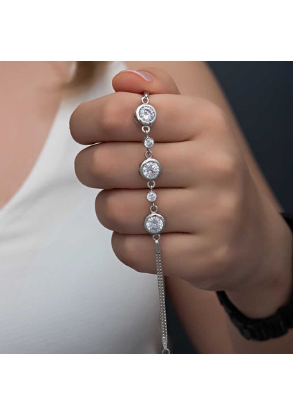 Gümüş Yuvarlak Taşlı Kadın Bileklik