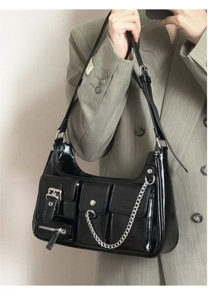 Sıcak Kız Çantası 2024 Yeni Zincir Koltuk Altı Çantası Üst Düzey Banliyö Omuz Crossbody Çantası Şık ve Çok Yönlü (Yurt Dışından)