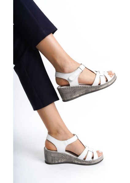 Deri Beyaz Anatomik Taban Comfort Kadın Sandalet TMD202455