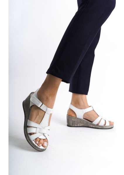 Deri Beyaz Anatomik Taban Comfort Kadın Sandalet TMD202455