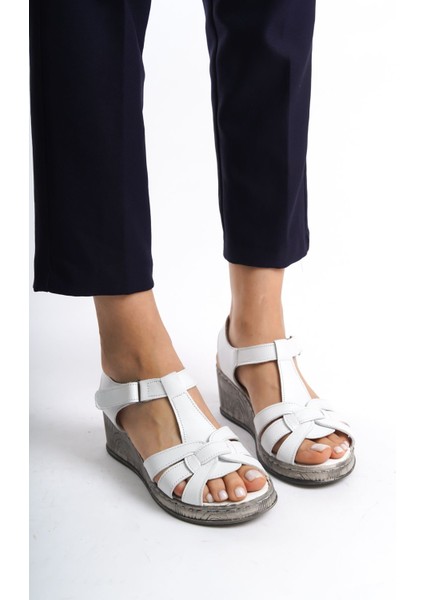 Deri Beyaz Anatomik Taban Comfort Kadın Sandalet TMD202455