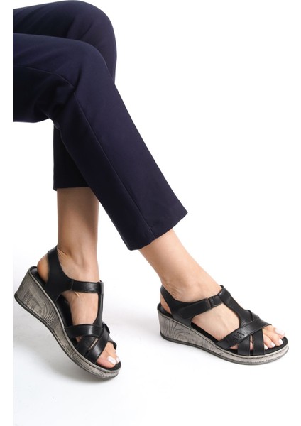 Deri Siyah Anatomik Taban Comfort Kadın Sandalet TMD202463