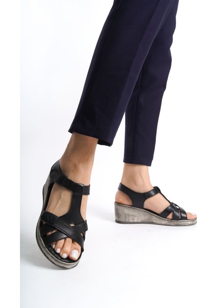 Deri Siyah Anatomik Taban Comfort Kadın Sandalet TMD202463