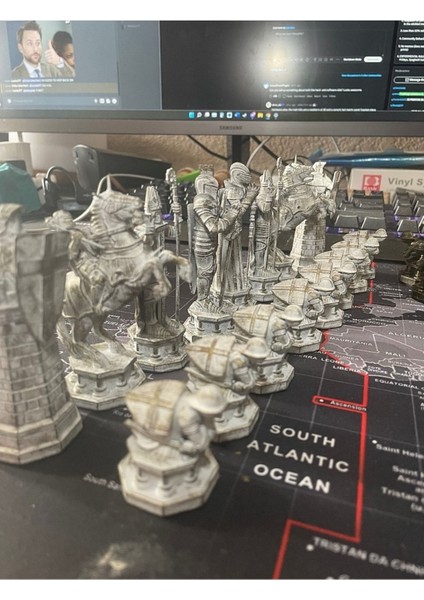 Harry Potter Felsefe Taşı Satranç Takımı Taşları (Sert Plastik)