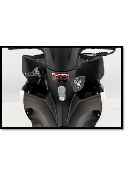 125 Elegante Motorsiklet Siyah