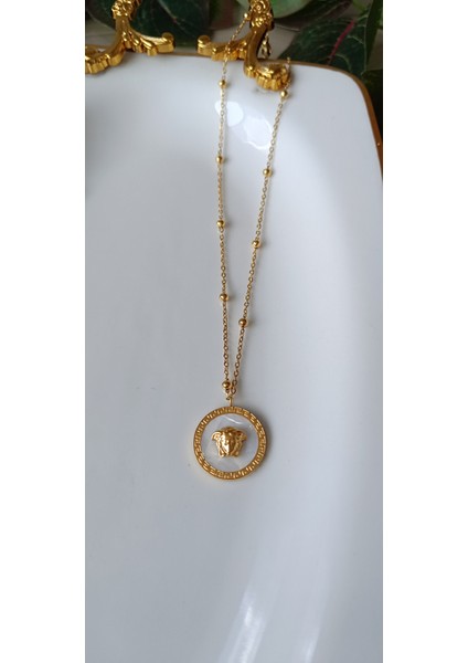 Dorika Detaylı Versace Kolye