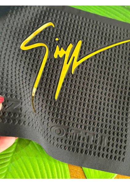 24 x 24 cm Kabartma Varaklı Imzalı Markalı Siyah Arma Dikiş Aksesuarı fiyatları