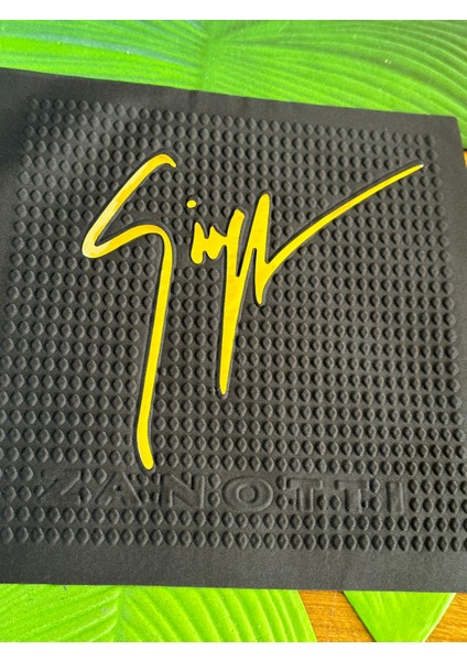 24 x 24 cm Kabartma Varaklı Imzalı Markalı Siyah Arma Dikiş Aksesuarı modelleri