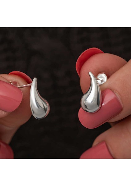 Gümüş Gözyaşı Damla Çivili Kadın Küpe