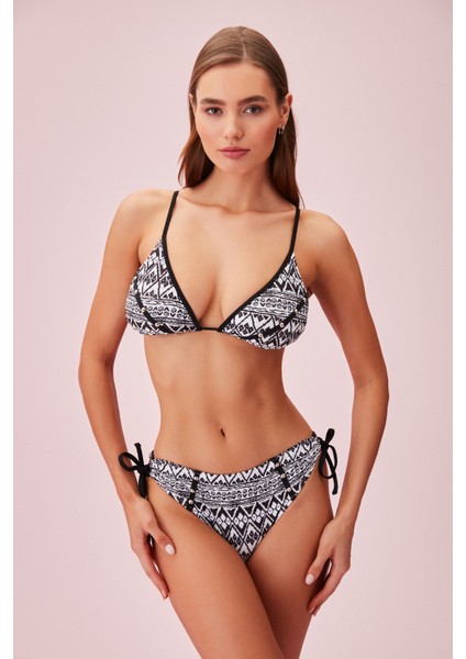 Boncuklu Üçgen Bikini Üstü